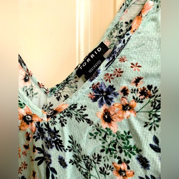 Torrid Floral V-Neck blouse - Picture 2 of 7